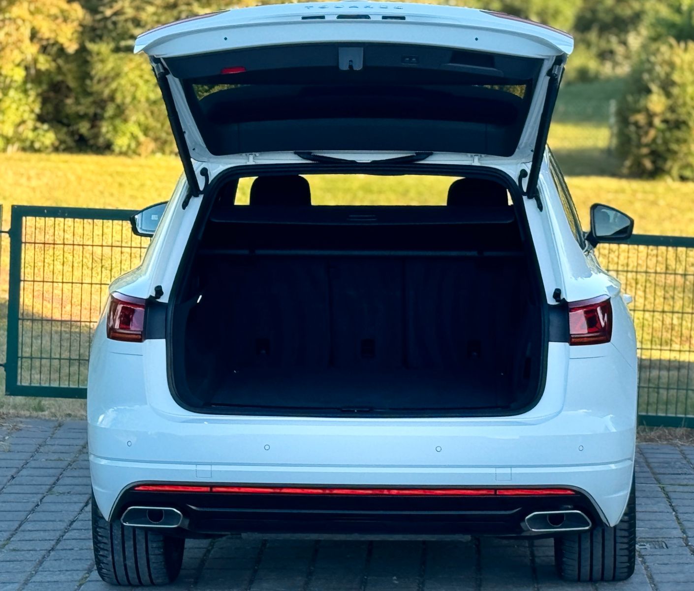 Volkswagen Touareg R-Line 4Motion - Samsaru's Car Outlet