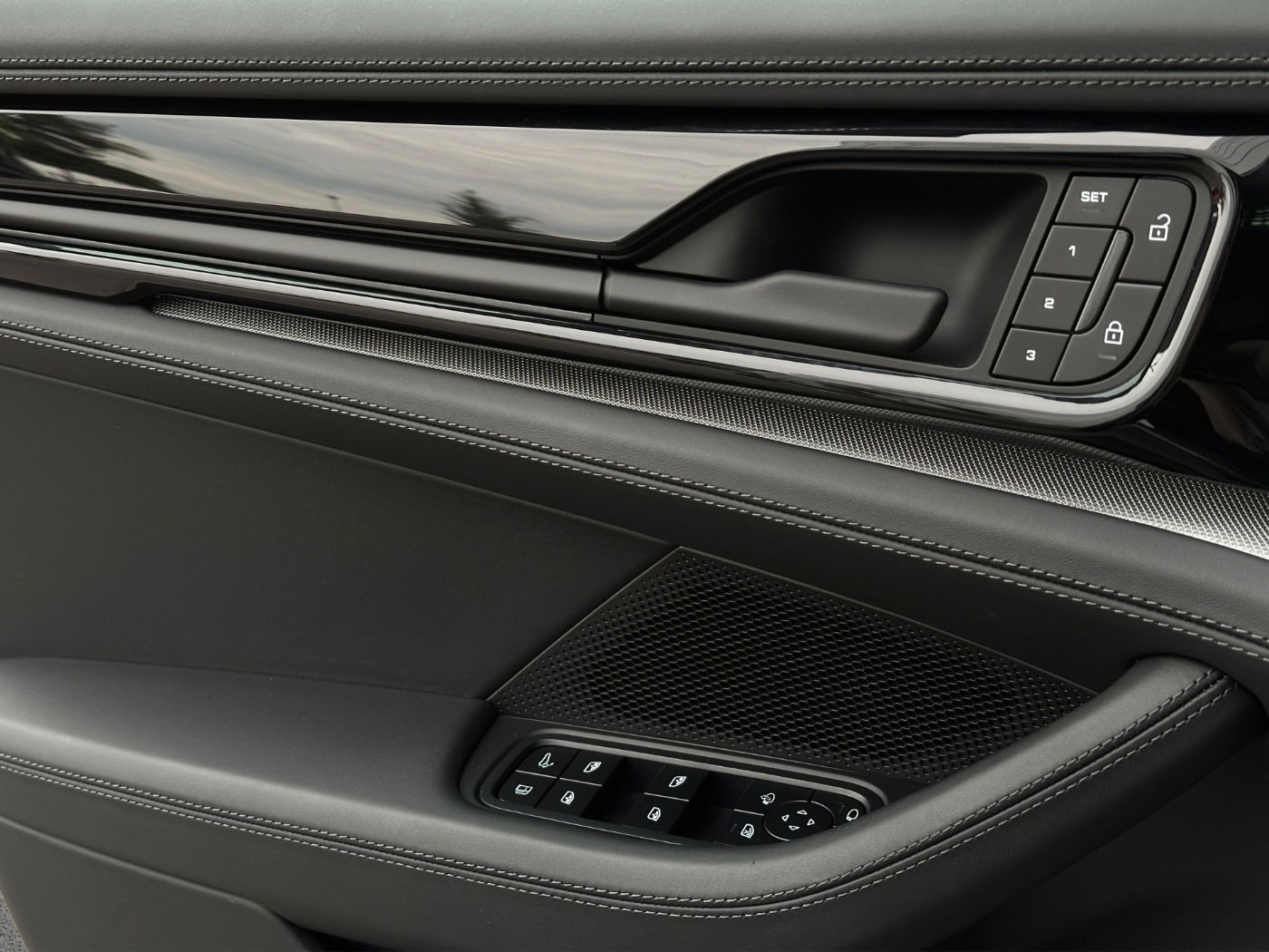 Porsche Panamera 4S E-Hybrid PANO 360° Soft-Close