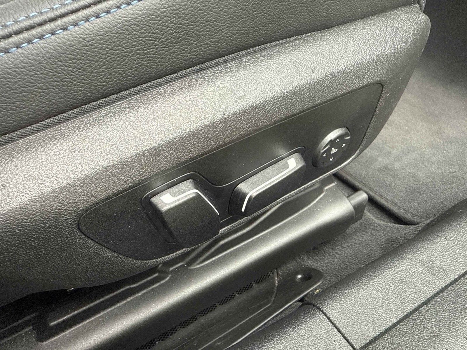BMW 320i M Sport - Samsaru's Car Outlet