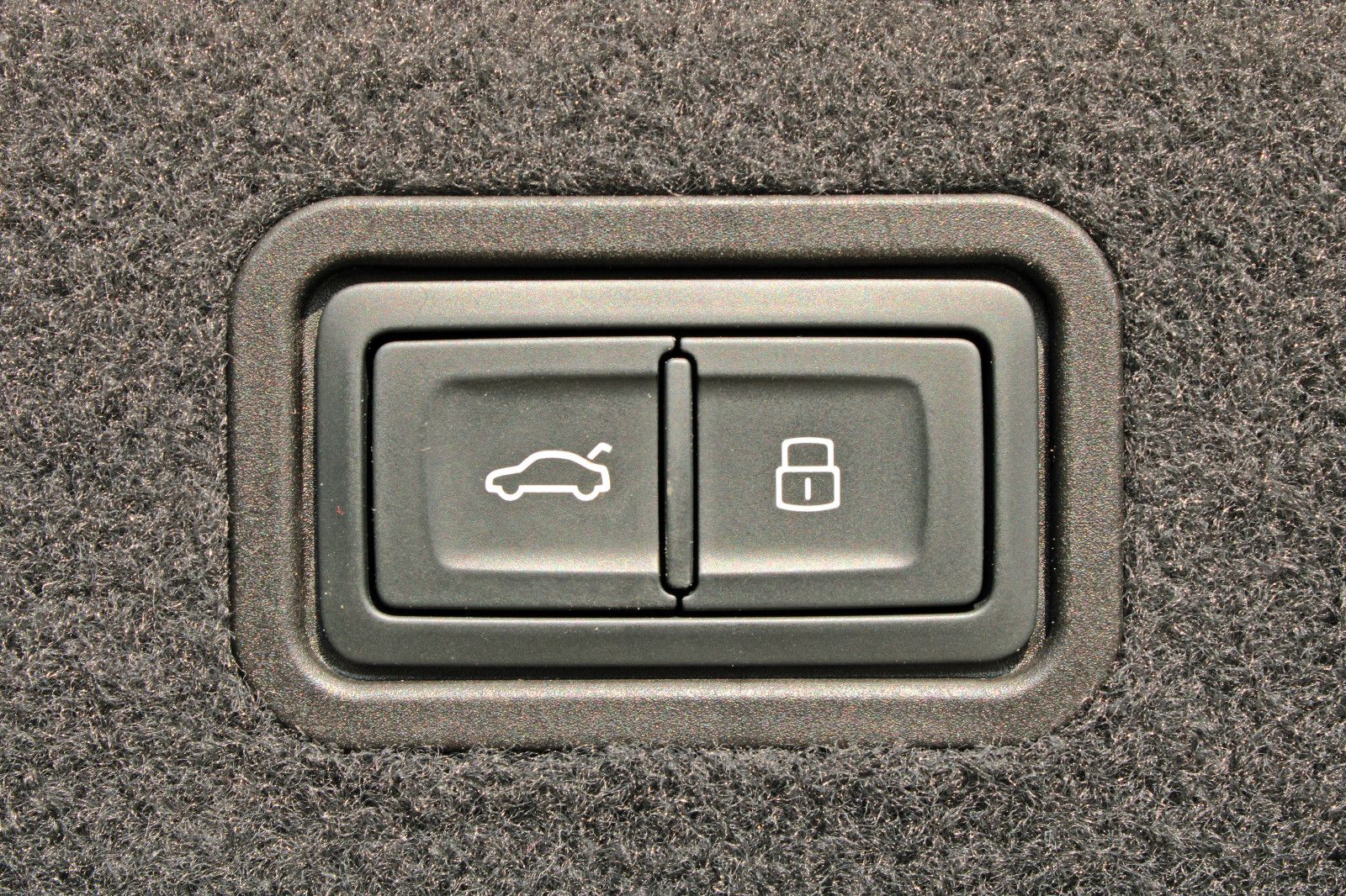 Audi A8 Lang 55TFSI S LINE BLACK - Samsaru's Car Outlet