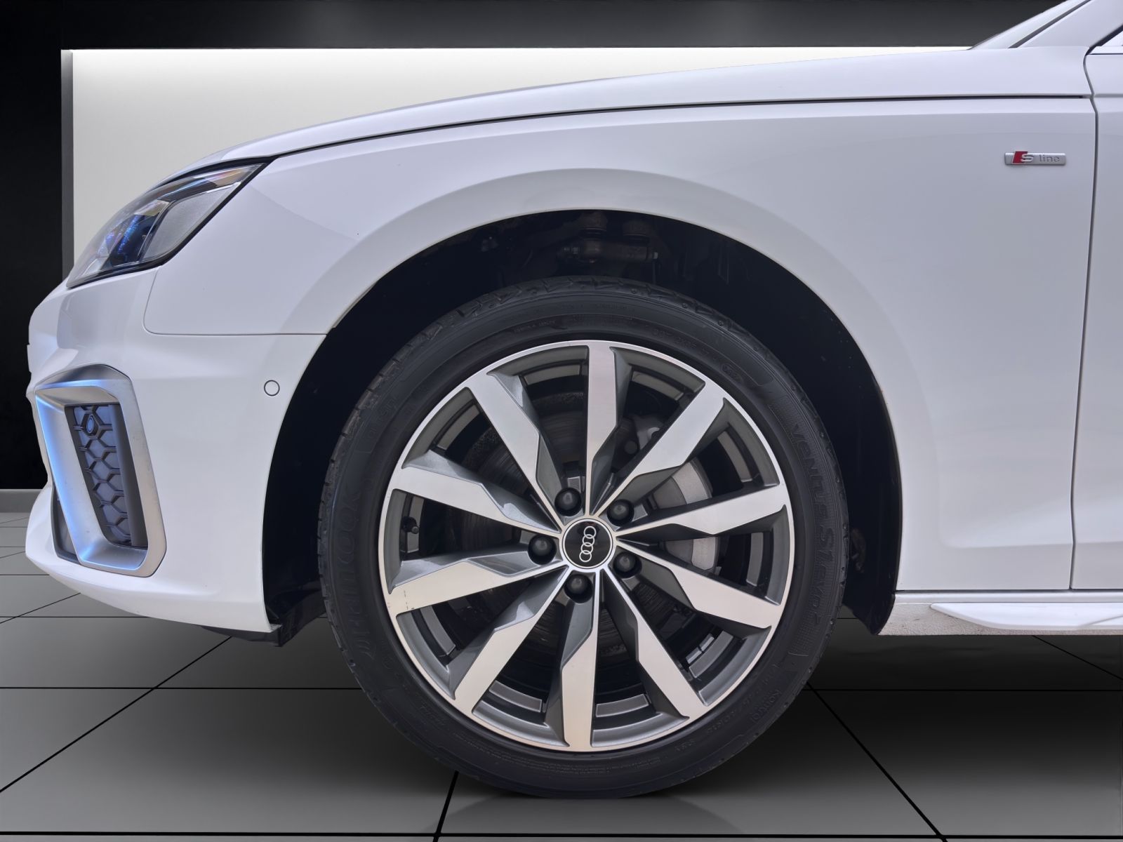 Audi A4 40 TDI Q S LINE STDHZG AHK NAVI HuD