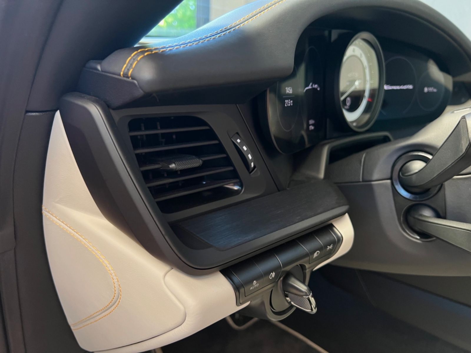 Porsche 992.1  4 GTS CABRIO PTS  LIFT HAL PCCB ExcManu