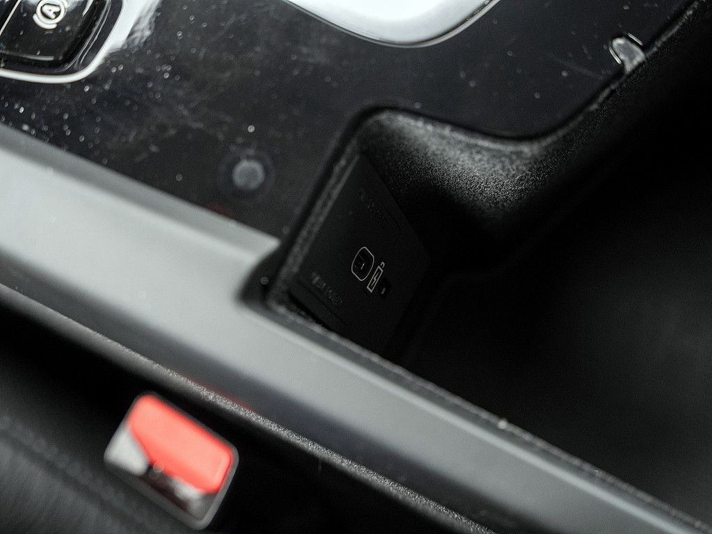 Volvo XC60 B4 Plus Dark LEDER H/K