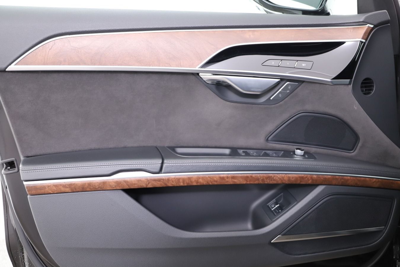 Audi A8 60 TFSI e Q - Samsaru's Car Outlet