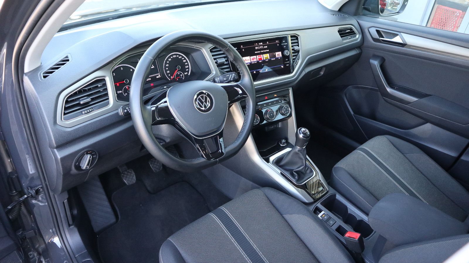 Volkswagen T-Roc Style 2.0 TDI - Samsaru's Car Outlet