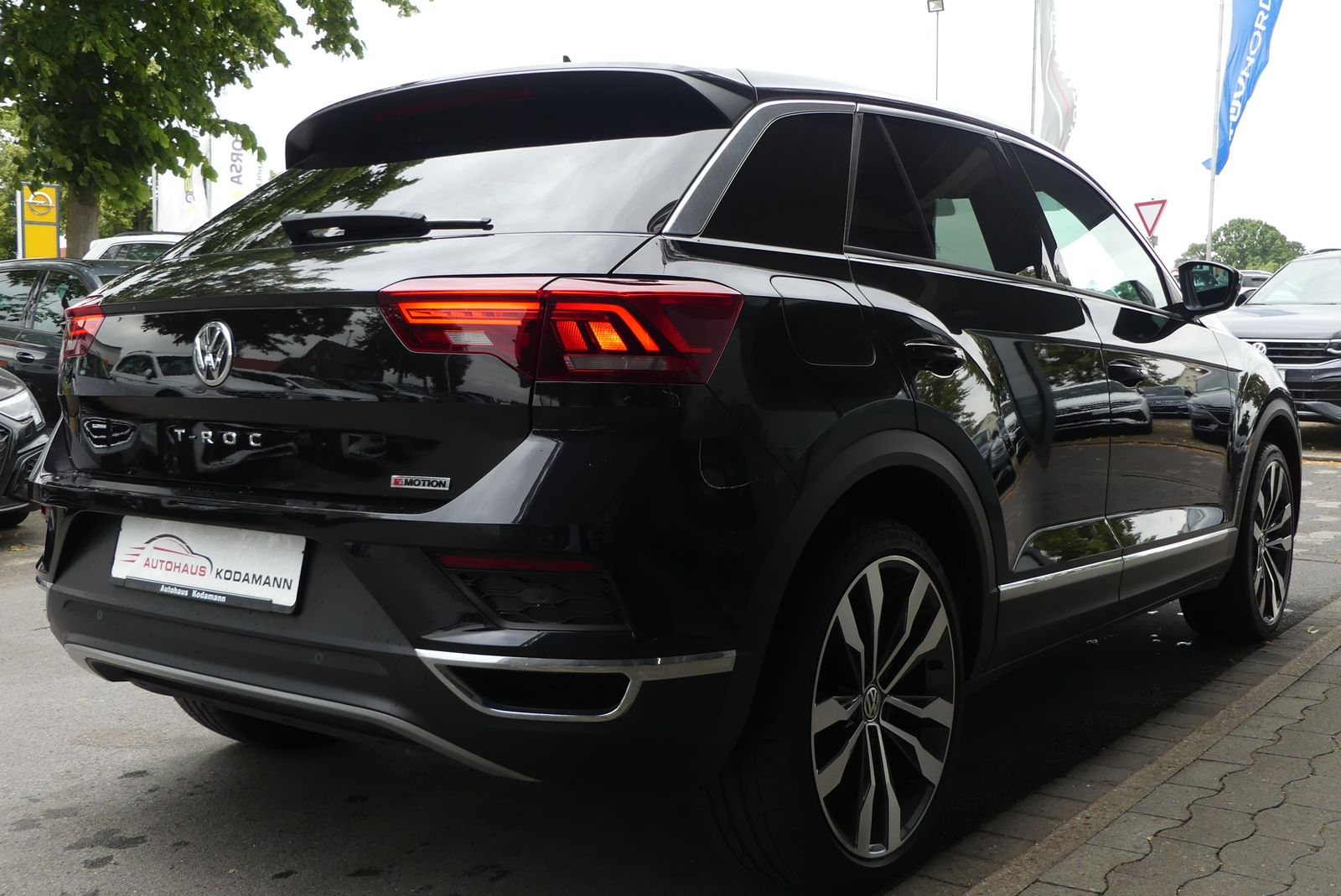 Volkswagen T-Roc Sport 4Motion - Samsaru's Car Outlet