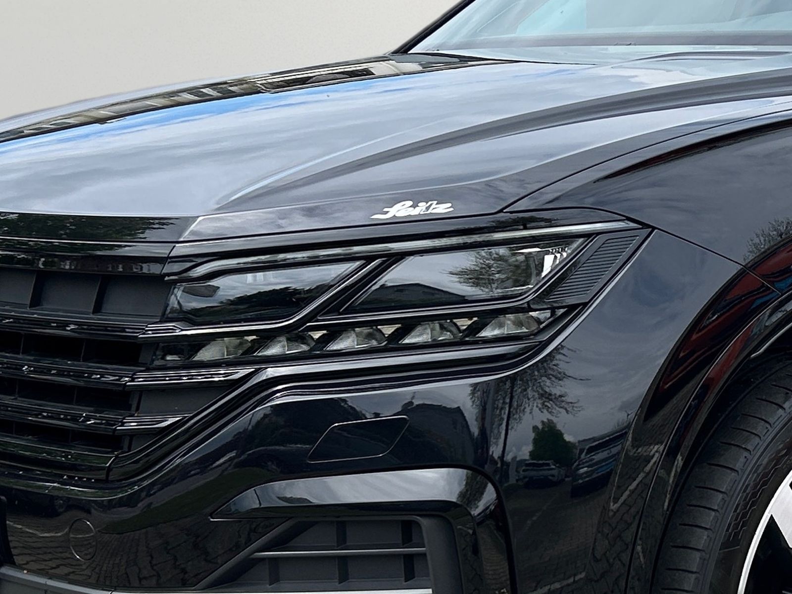 Volkswagen Touareg 3.0 TDI 4M R-Line - Samsaru's Car Outlet