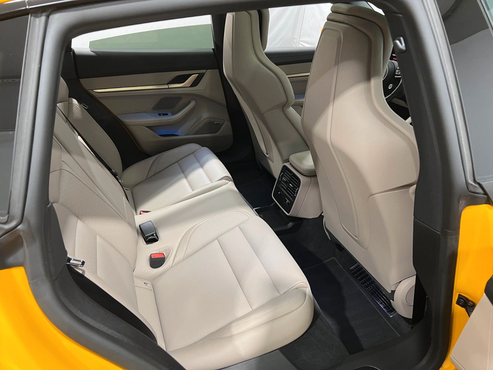Porsche Taycan Cross Turismo 4S