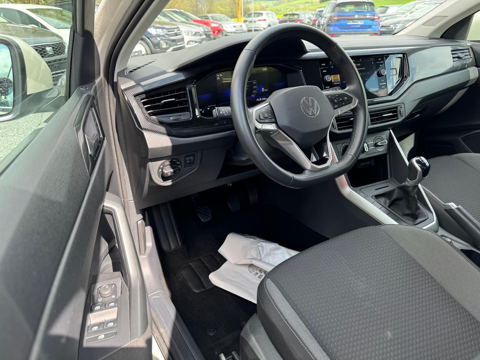Volkswagen Taigo 1.0 TSI Life - Samsaru's Car Outlet