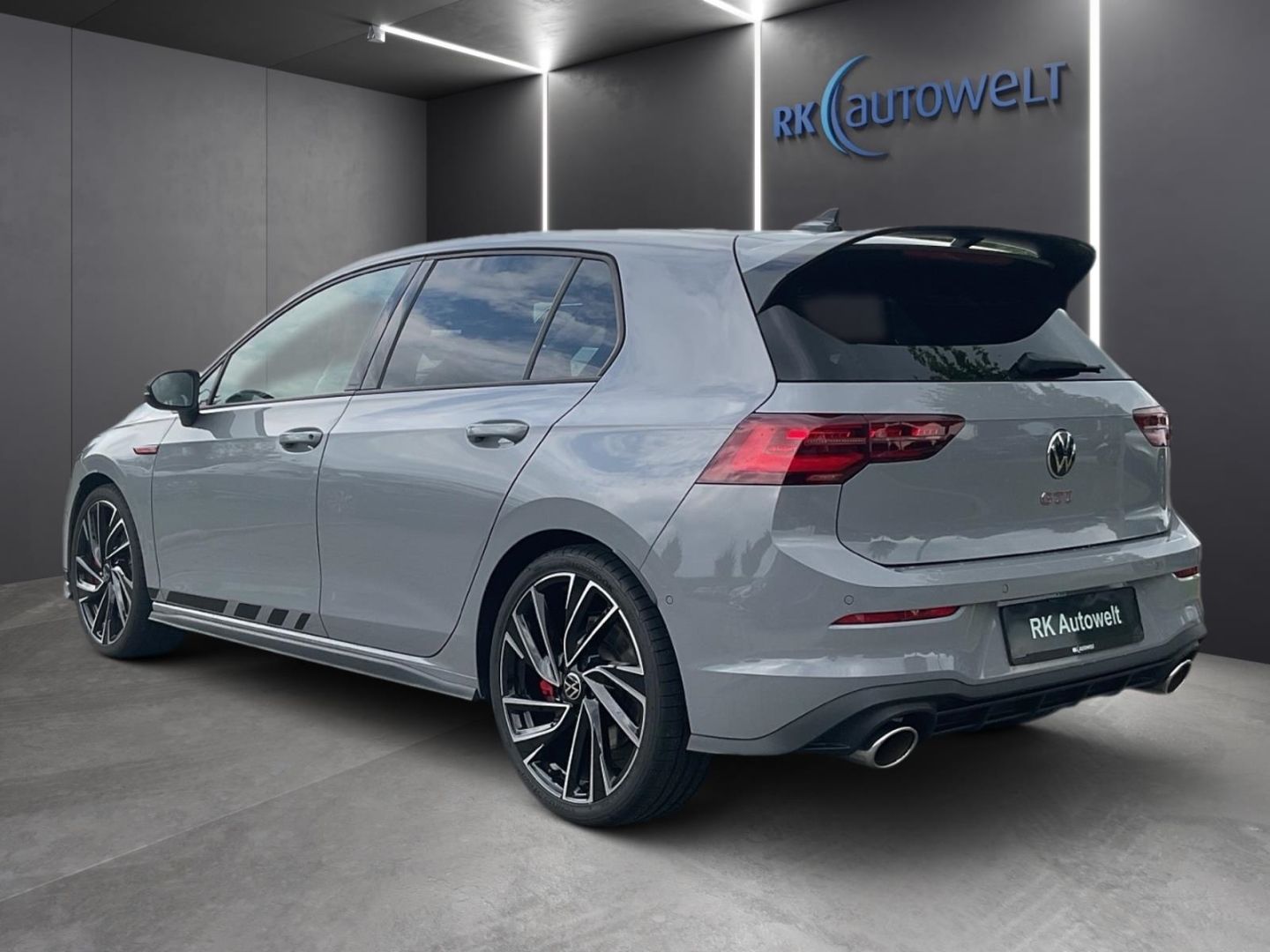 Volkswagen Golf 8 VIII Clubsport 2.0 TSI - Samsaru's Car Outlet