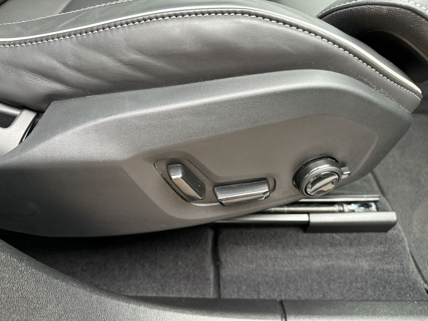 Volvo XC60 Recharge T6 Plus Black Edition AHK ACC