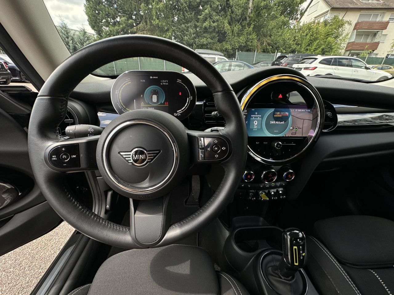 MINI Cooper SE Essential - Samsaru's Car Outlet