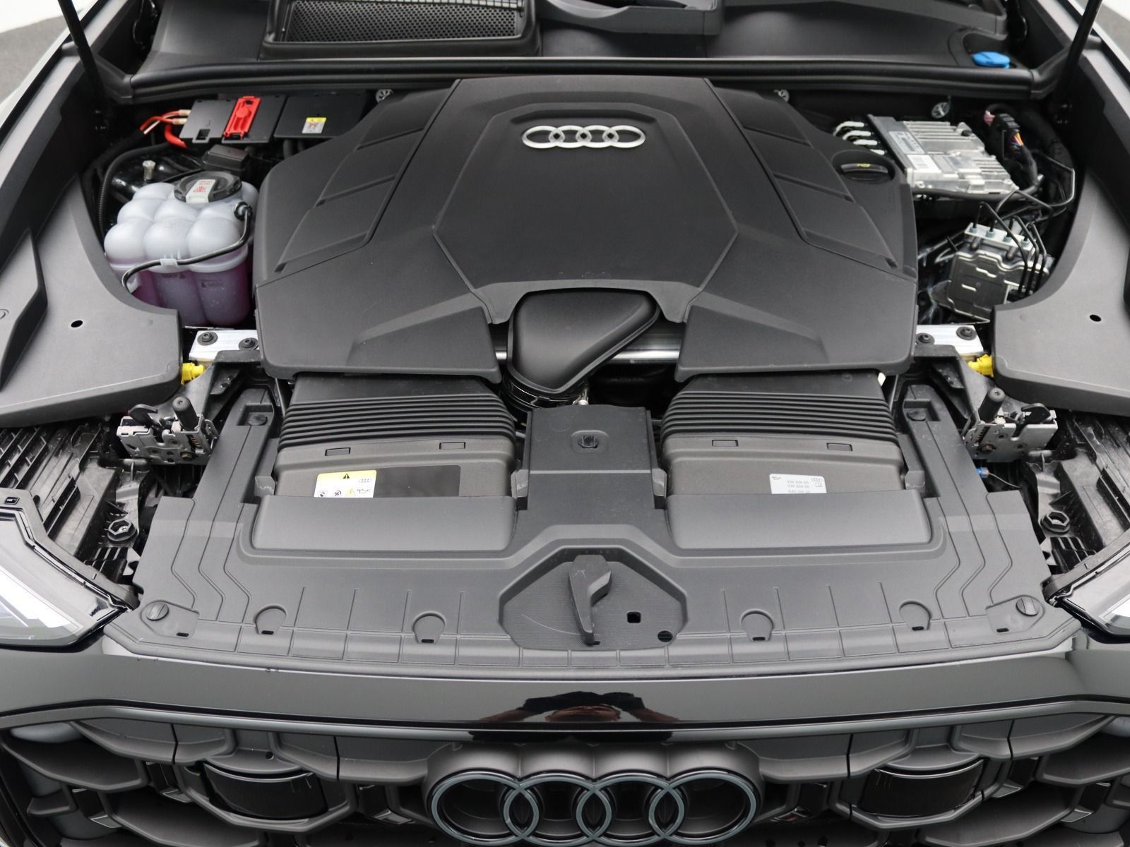 Audi Q8 S-Line 55 TFSI quattro / Pano, Laser, Standh