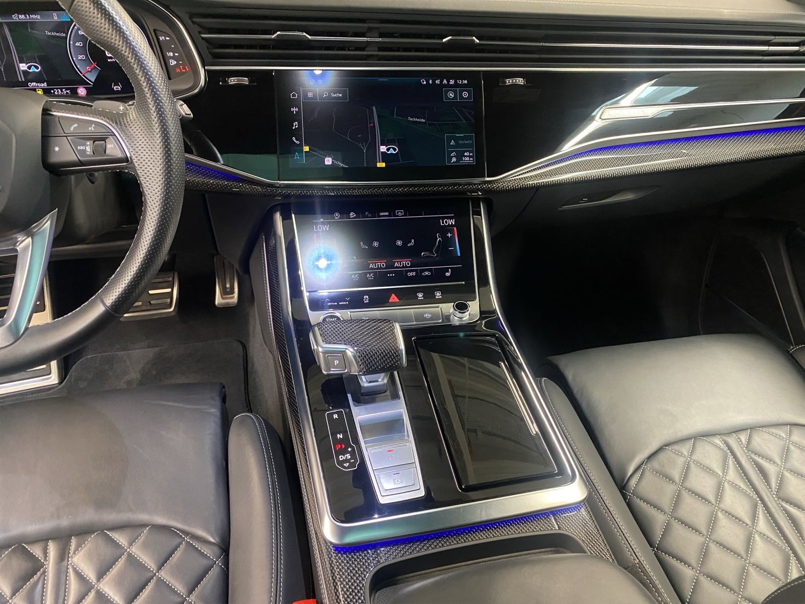 Audi Q8 55 3.0 TFSI quattro competition plus S-line - Samsaru's Car Outlet