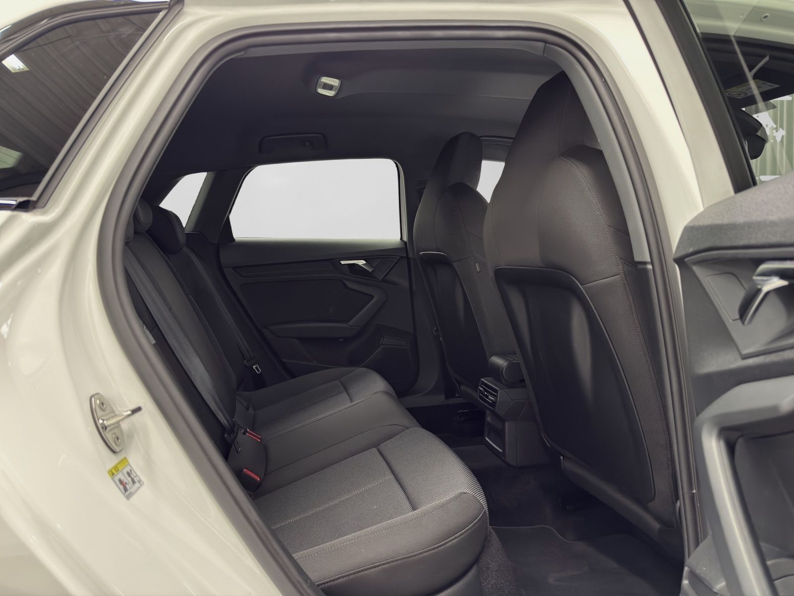 Audi A3 Sportback 45 TFSIe S LINE LM17 TEMPOMAT STAND