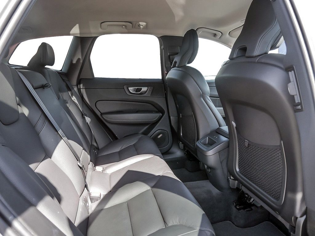 Volvo XC60 B4 Plus Dark AWD