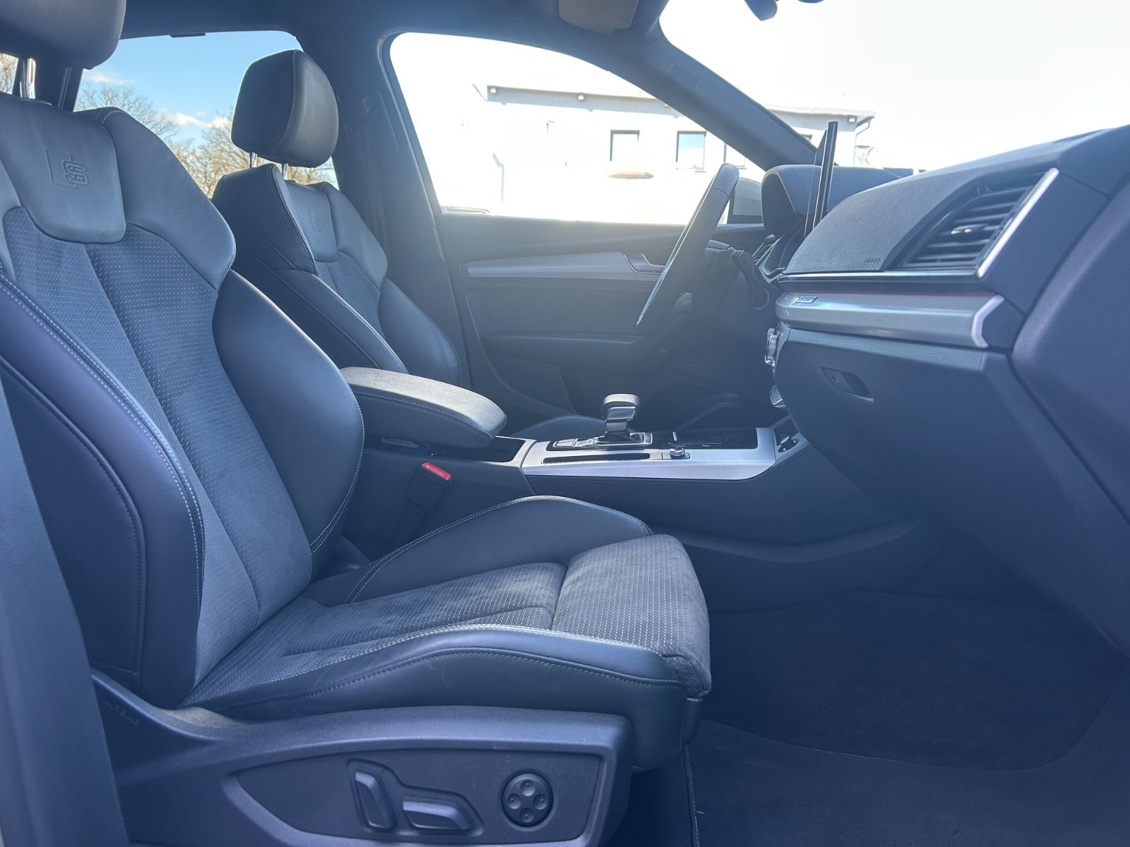 Audi Q5 40 TDI quattro S line - Samsaru's Car Outlet