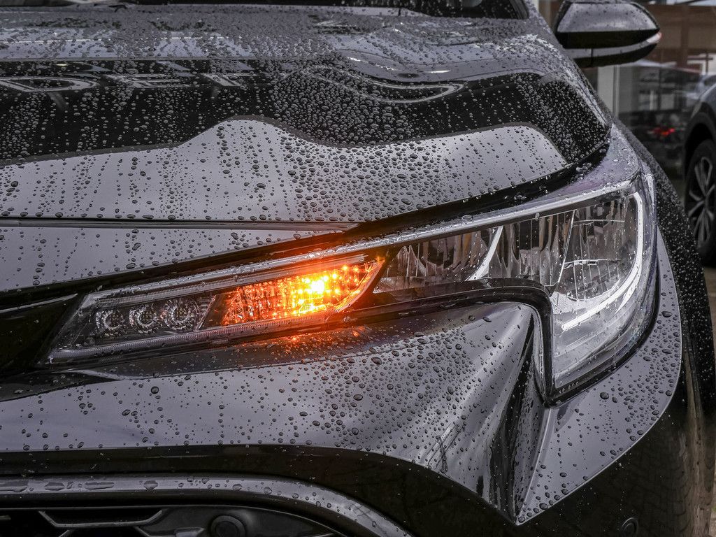Toyota Corolla Touring Sports 2.0 Hybrid Business - Samsaru's Car Outlet