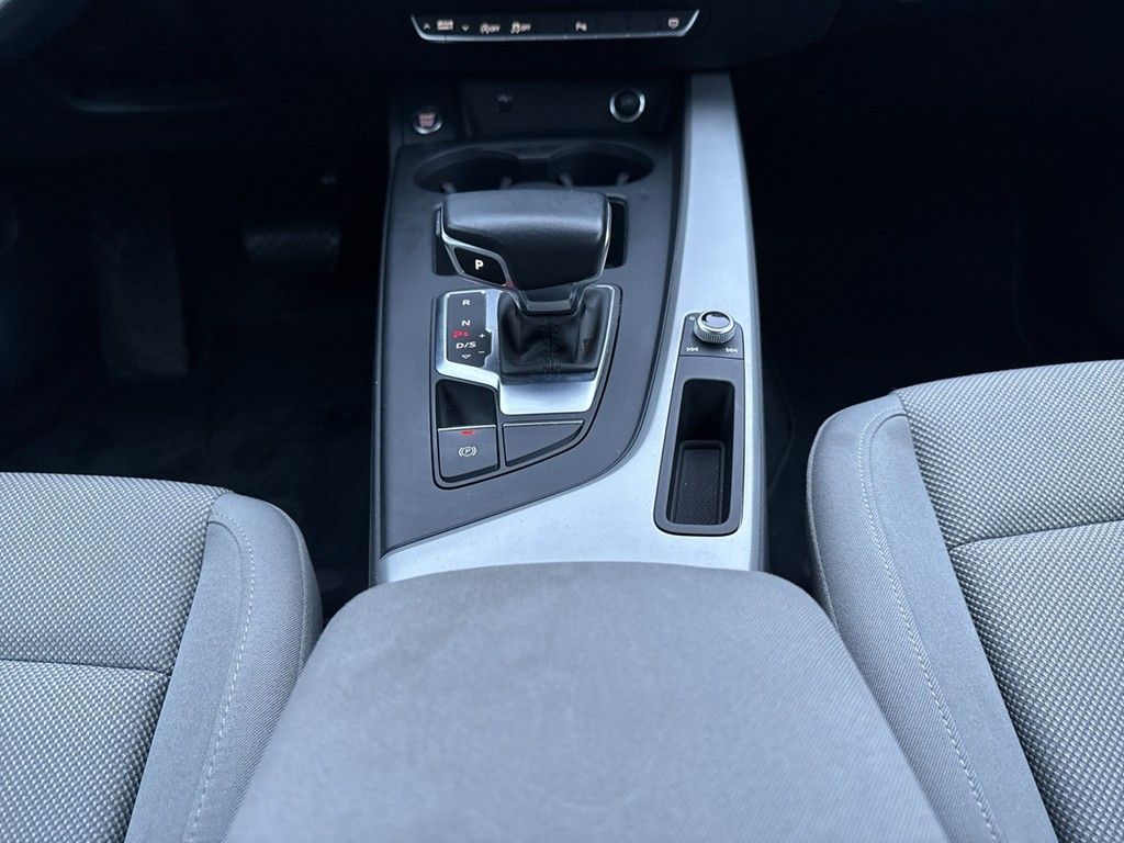 Audi A4 Lim. advanced 40 TDI quattro S tronic *Navi*