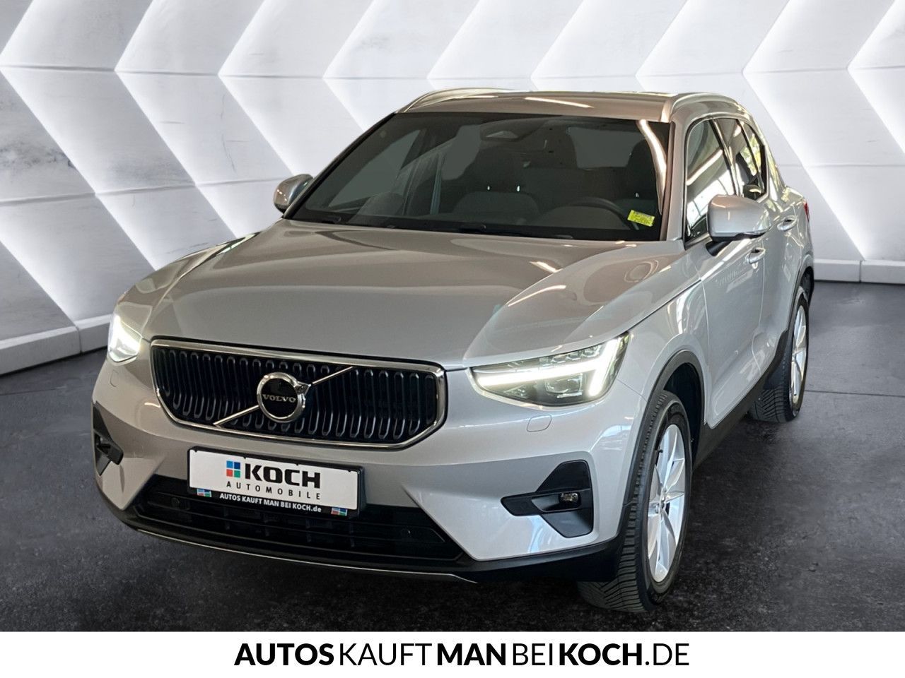 Volvo XC40 B3 DKG Core AHK LED SHZ/LHZ NAVI PDC/CAM!