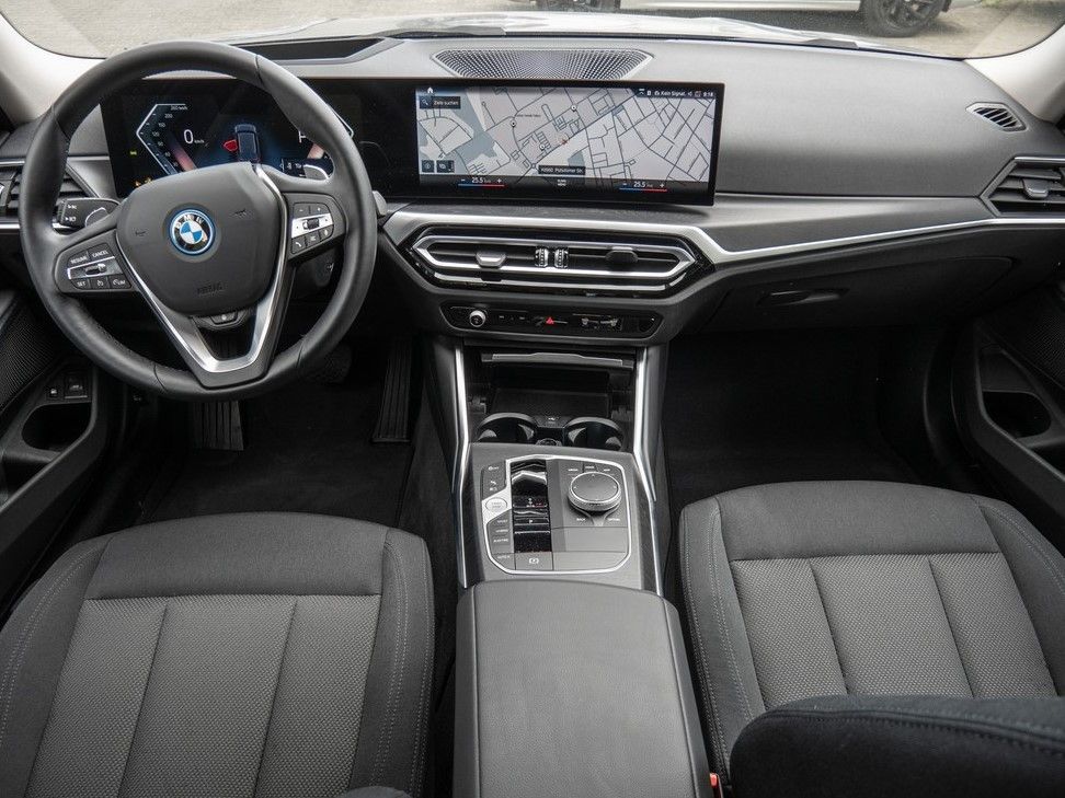 BMW 330e Touring - Samsaru's Car Outlet
