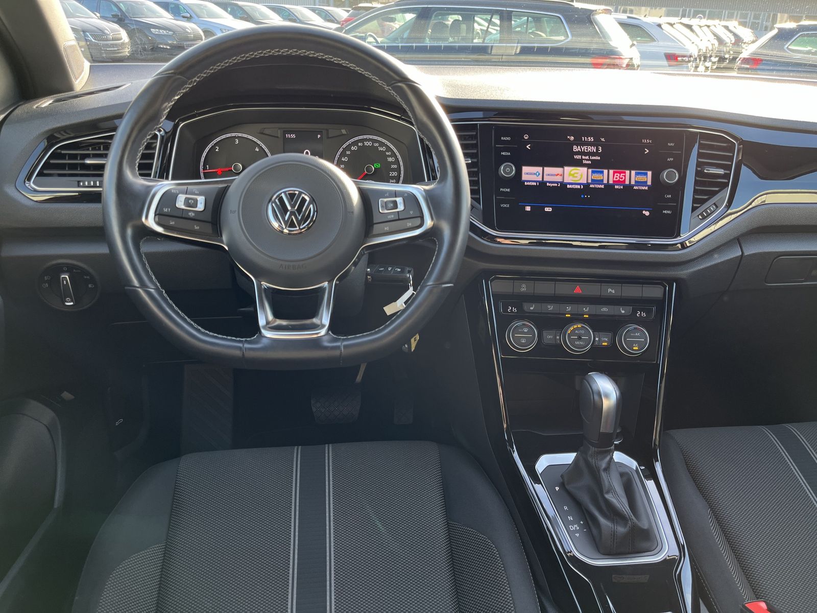 Volkswagen T-Roc 2.0 TDI DSG Style - Samsaru's Car Outlet