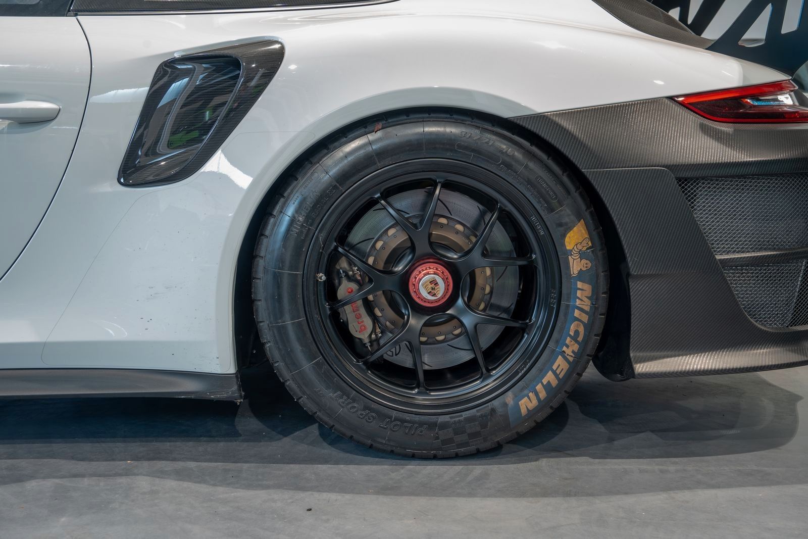 Porsche GT2 RS Clubsport - Samsaru's Car Outlet