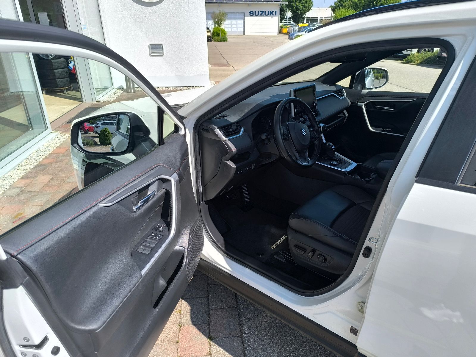 Toyota RAV 4 2.5 Plug-In Hybrid Auto AWD - Samsaru's Car Outlet