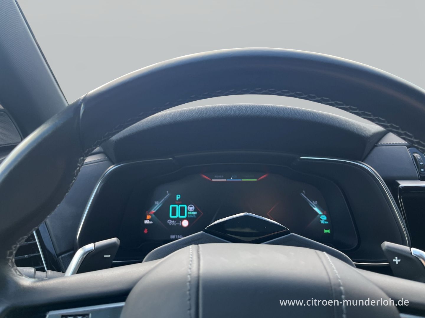 DS Automobiles DS7 Crossback E-Tense 4x4 Louvre