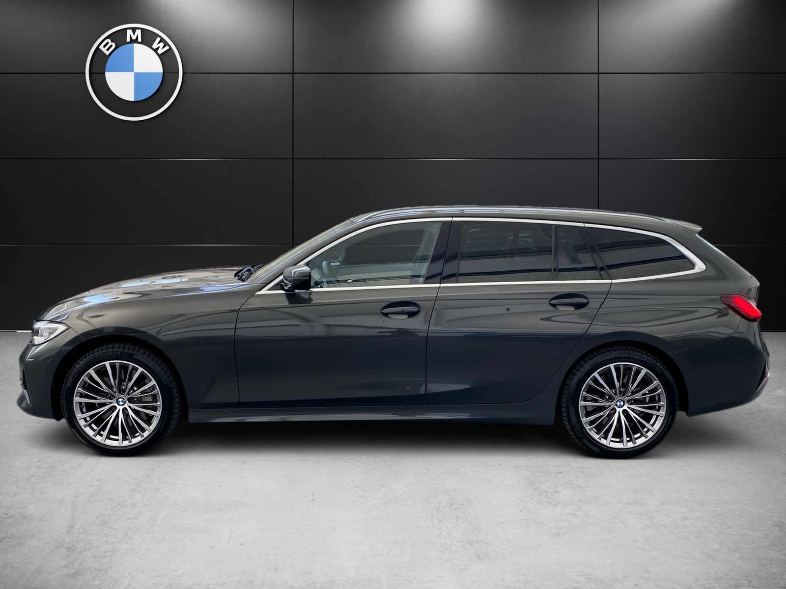BMW 330d xDrive Touring Luxury - Samsaru's Car Outlet
