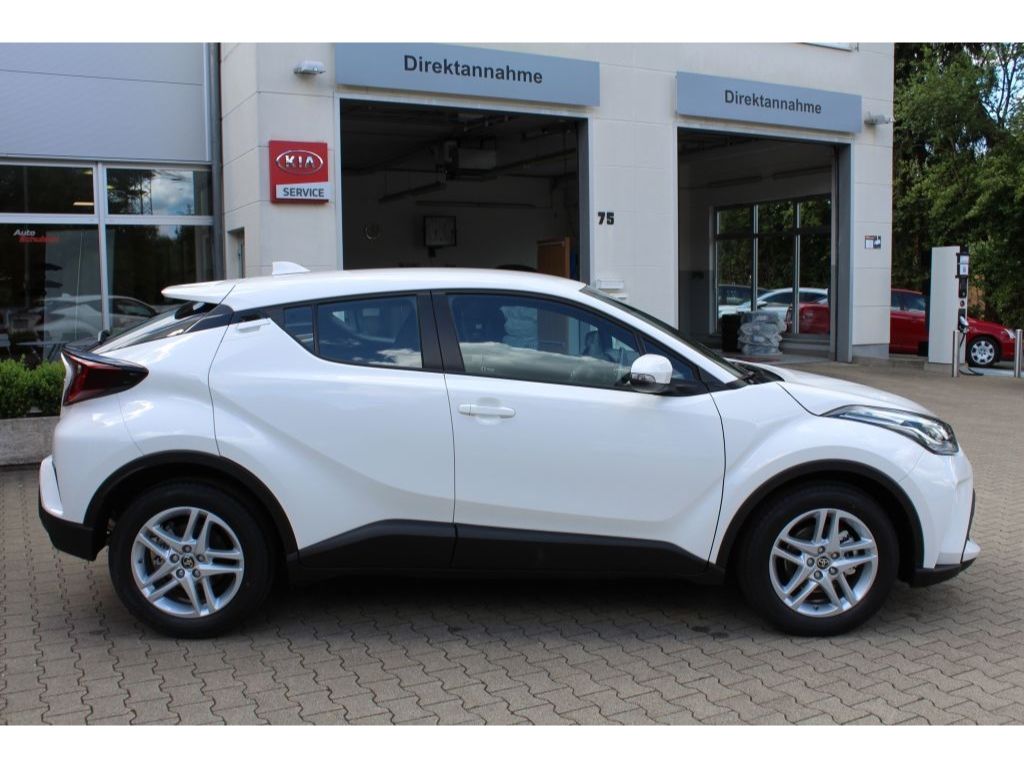 Toyota C-HR Hybrid Flow 1.8 Hybrid - Samsaru's Car Outlet