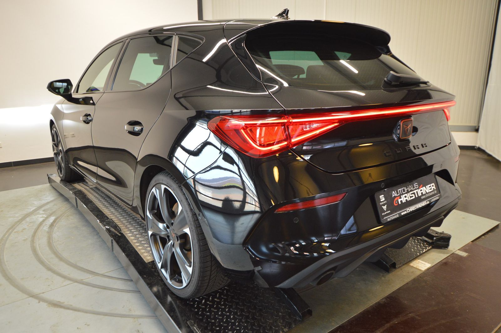 Cupra Leon 2.0 TSI VZ - Samsaru's Car Outlet