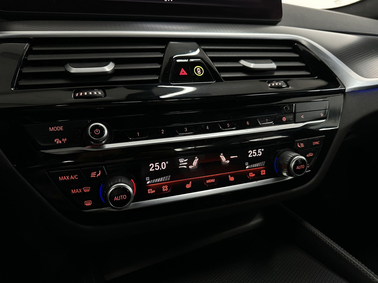 BMW 520 d xDrive M Sport |H-UP |H&K |BUSINESS|LED