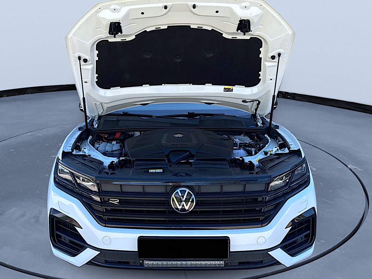 Volkswagen Touareg R 4Motion eHybrid - Samsaru's Car Outlet