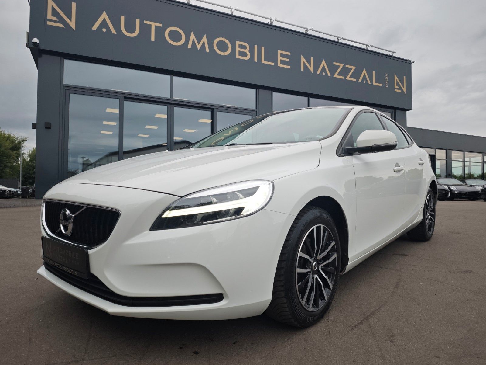 Volvo V40 2.0d MOMENTUM*NAVI*PDC*VOLL-LED*KLIMAAUTO.*
