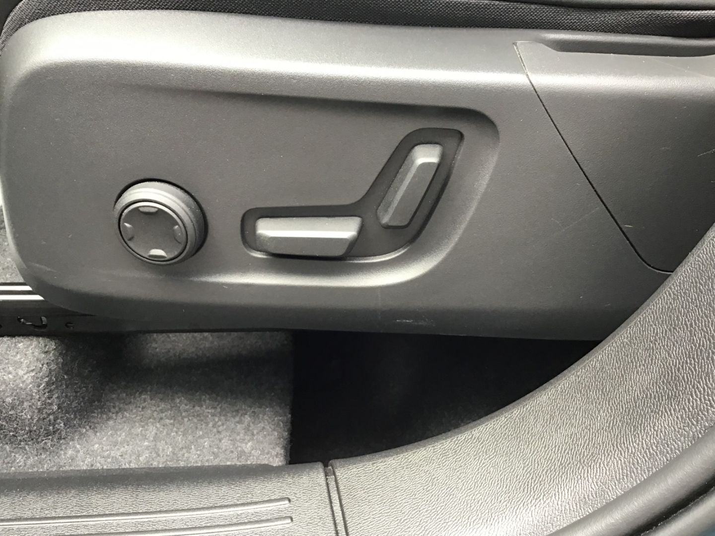 Volvo XC40 B3 Plus Dark - Samsaru's Car Outlet
