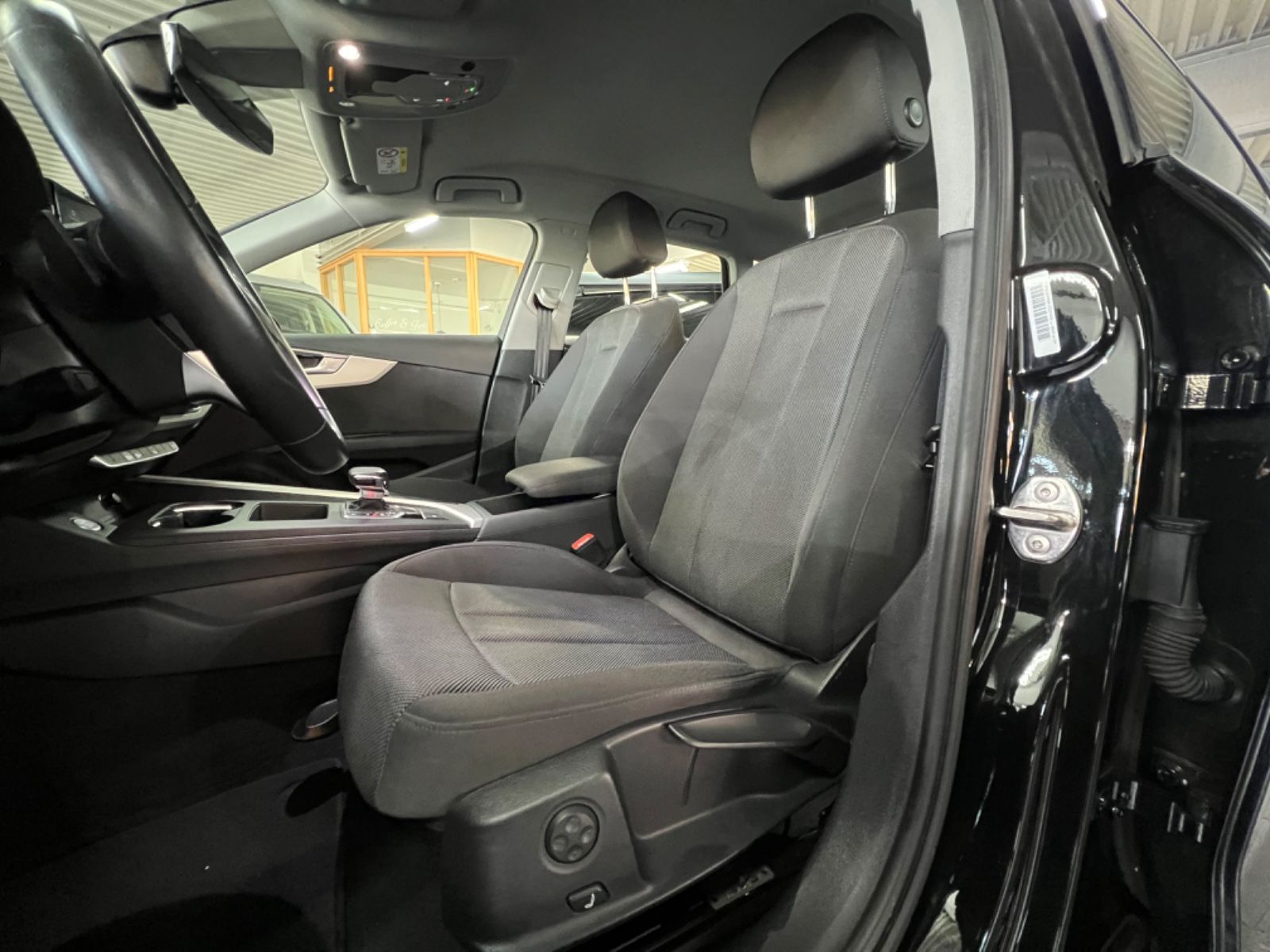 Audi A4 Avant 35 TDI S line - Samsaru's Car Outlet