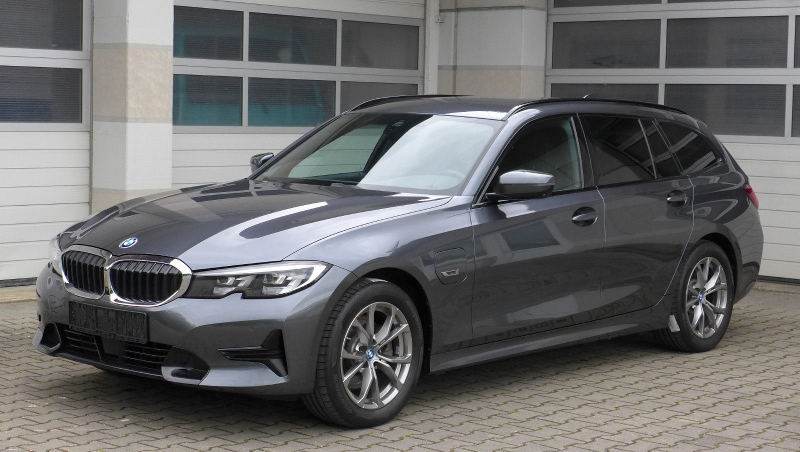 BMW 320e Touring Sport Line - Samsaru's Car Outlet