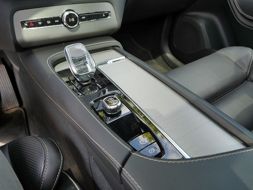 Volvo XC90 B5 AWD Plus Bright LUFTFEDERUNG 360° PANO