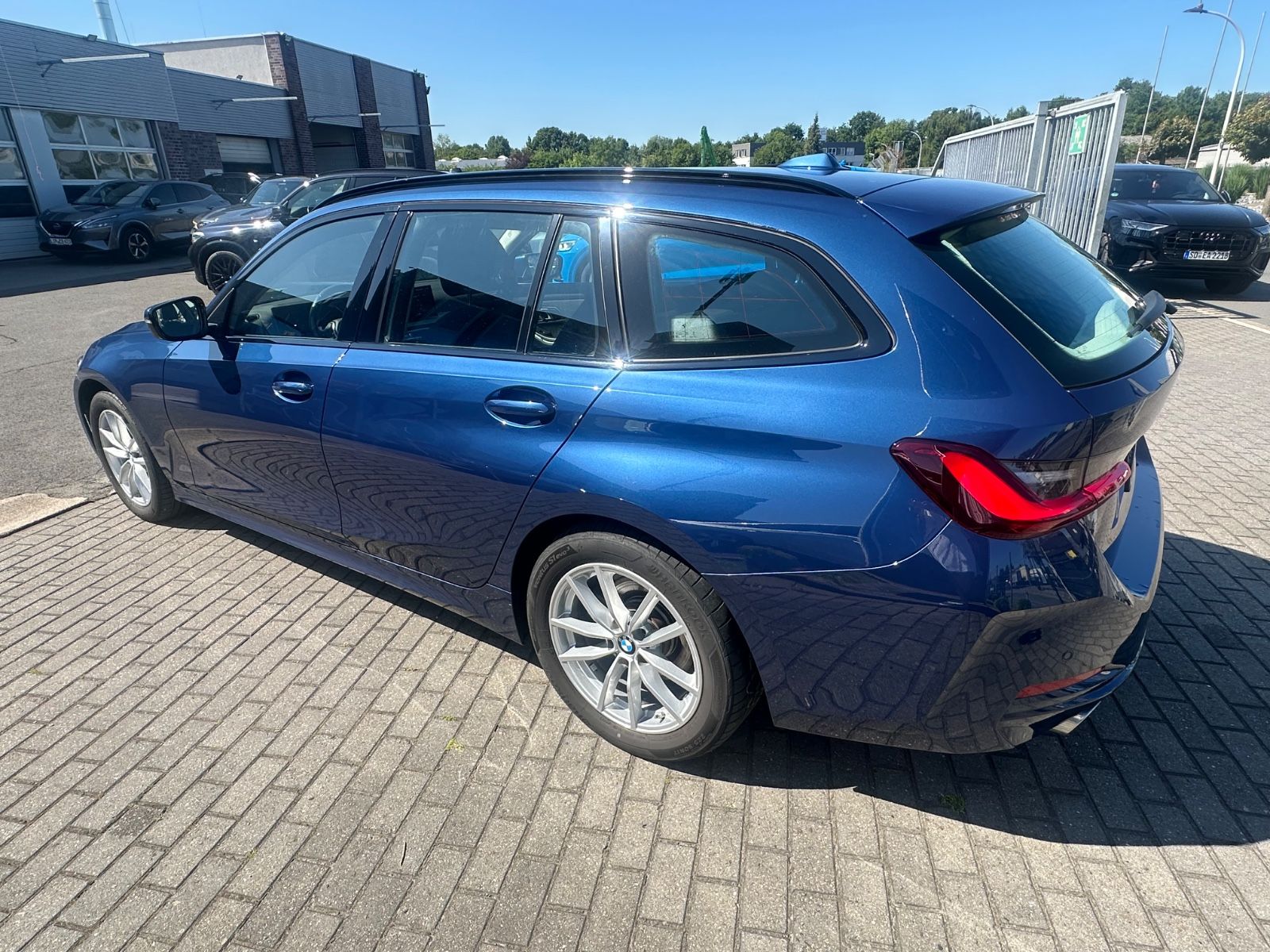 BMW 320 d Touring - Samsaru's Car Outlet