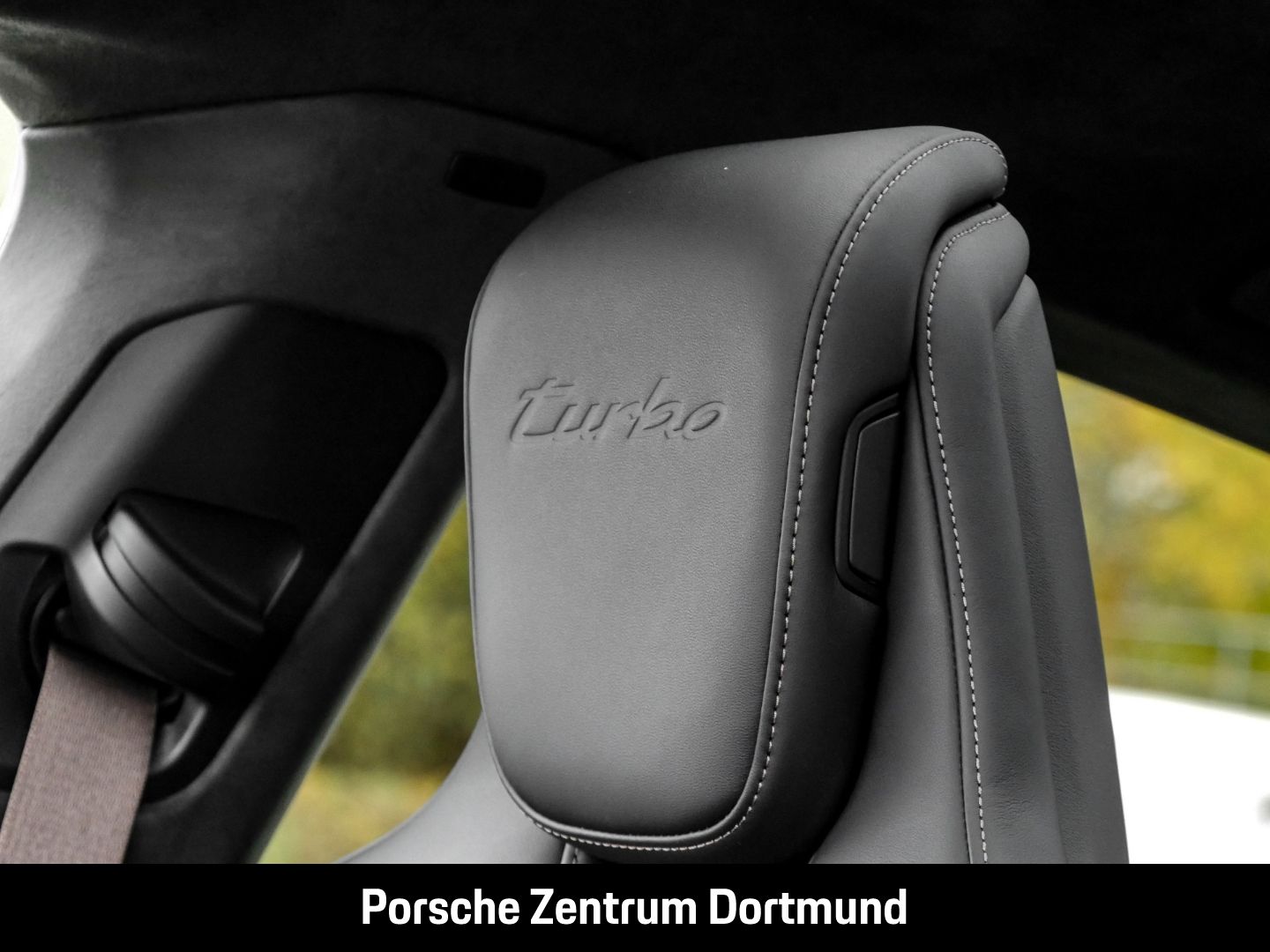 Porsche Taycan Turbo Surround-View LED-Matrix InnoDrive