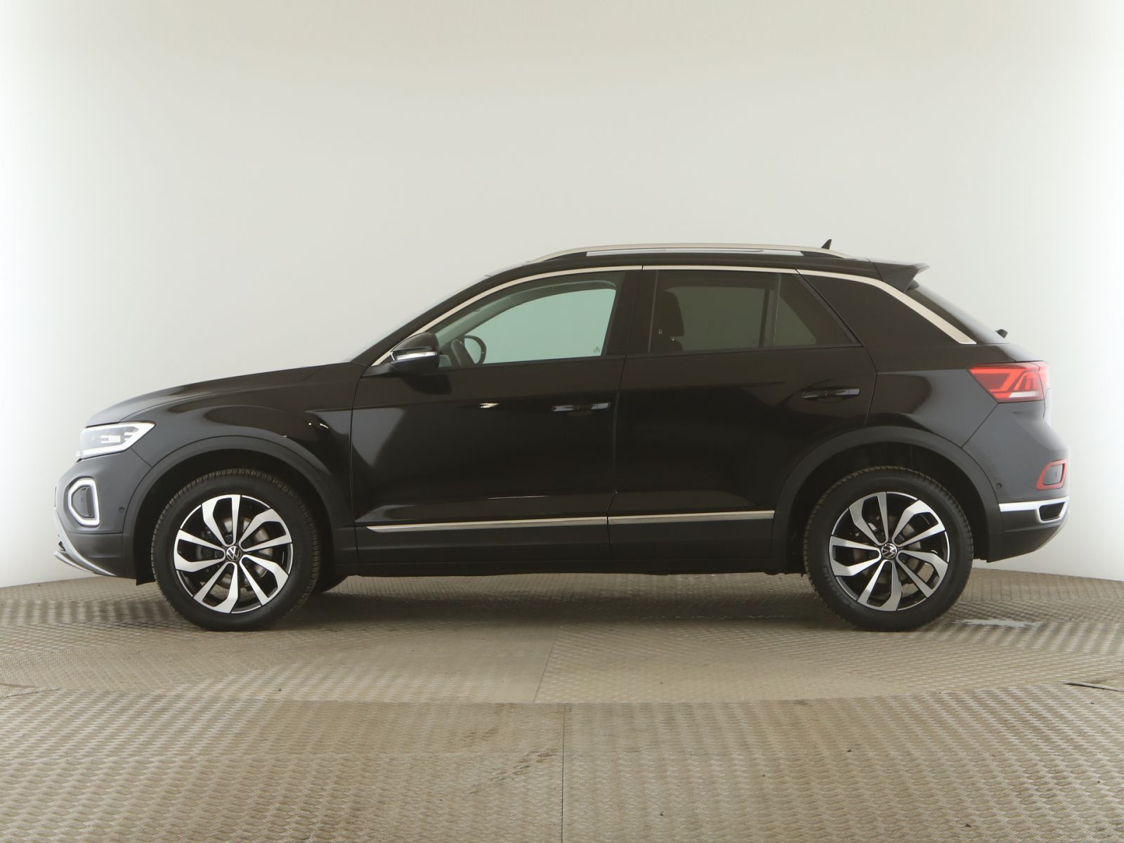 Volkswagen T-Roc 1.0 TSI Style - Samsaru's Car Outlet