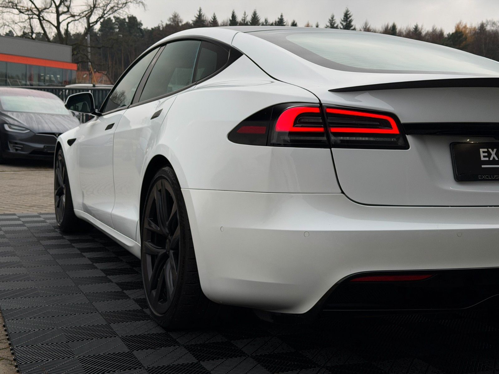 Tesla MODEL S PLAID | CARBON | 21" ARACHNID | TOW |