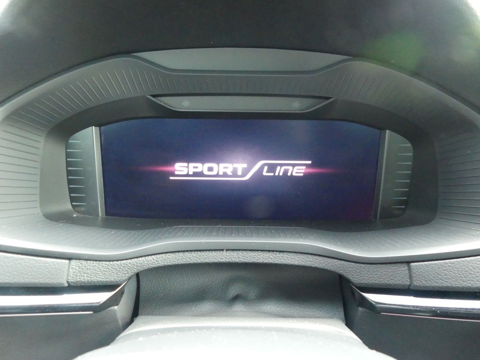 Skoda Karoq Sportline 4x4, Canton, LED, AHK, RF Kamera