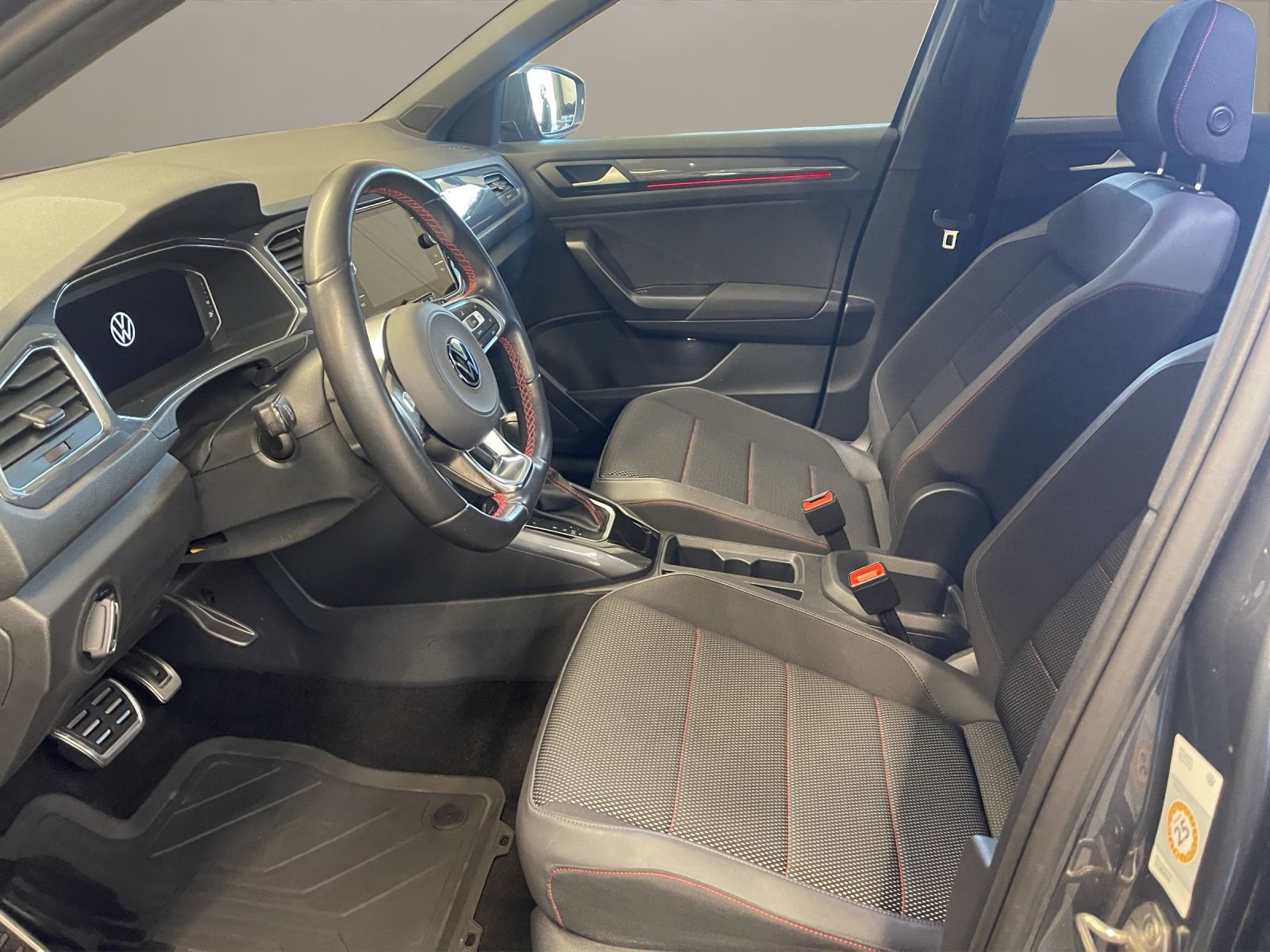 Volkswagen T-Roc 2.0 TDI Sport - Samsaru's Car Outlet