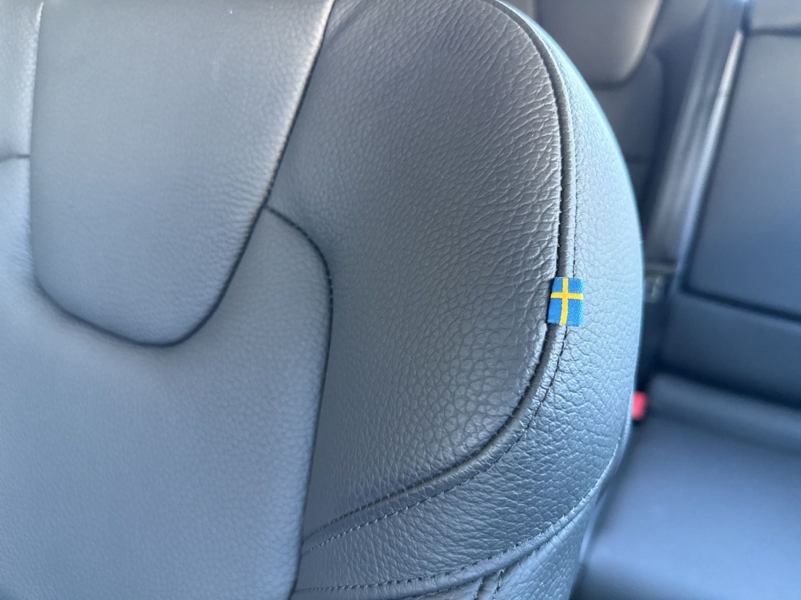 Volvo S60 B5 Ultimate Dark AWD !360°+ACC+PANO+HEAD-UP!