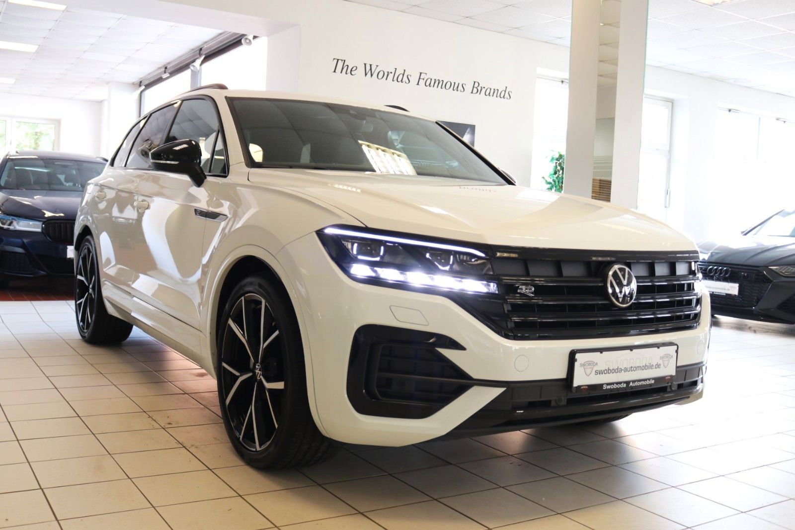 Volkswagen Touareg 2x R-Line Black - Samsaru's Car Outlet
