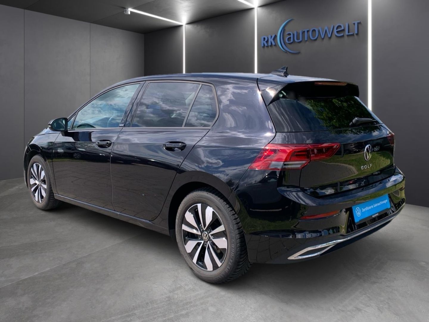 Volkswagen Golf 8 VIII Move 2.0 TDI - Samsaru's Car Outlet