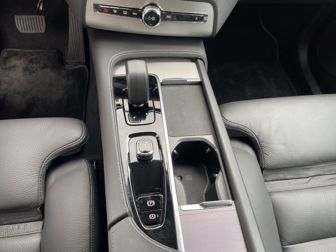 Volvo XC90 T8 AWD Plug-in Plus Dark 7S AHK NAVI