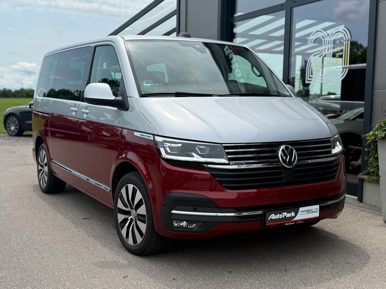 Volkswagen T6.1 MULTIVAN TDI 4MOTION DSG - Samsaru's Car Outlet